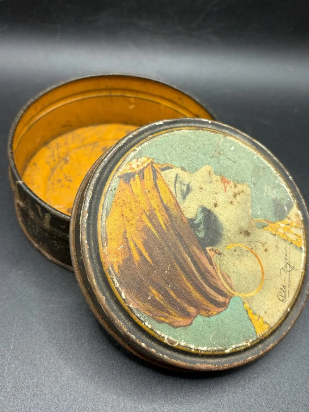 Vintage Henry Clive Beautebox Canco Tin Pola Negri, Silent Film Memorabilia